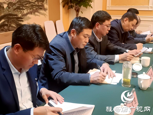 駐馬店市政協五屆二次會議召開委員組召集人會議