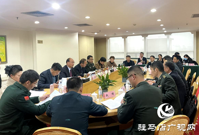 駐馬店市政協五屆二次會議召開委員組會議