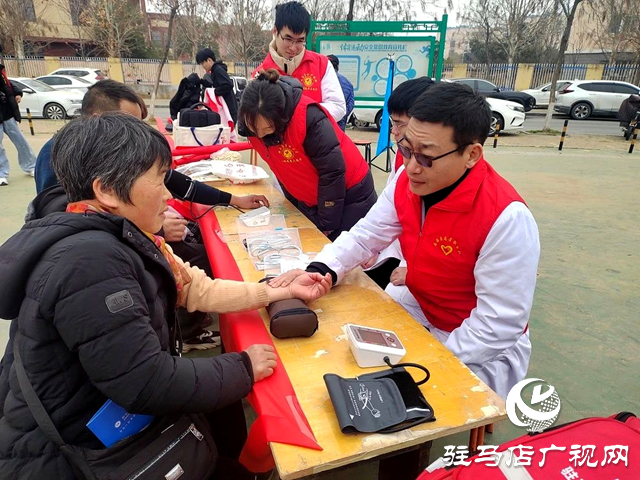 駐馬店市中醫院志愿服務隊開展送健康義診活動