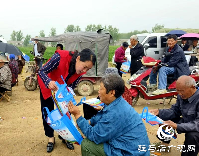 遂平縣司法局開展&ldquo;法治宣傳進廟會&rdquo;普法宣傳活動