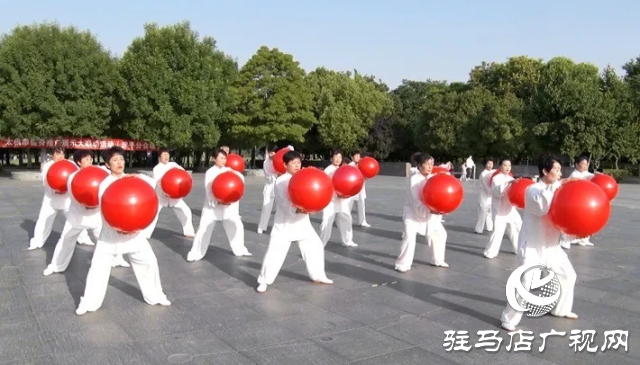 遂平縣老體協舉行太極拳健身推廣集體展演展示活動