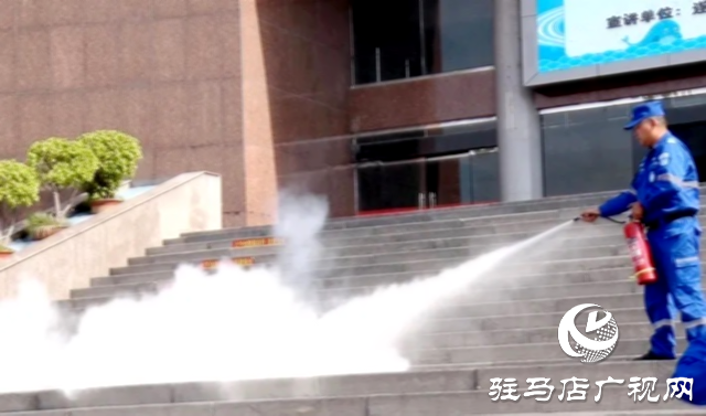 遂平縣文明辦蛟龍救援隊到遂平三中開展地震避險、防溺水進校園宣講活動