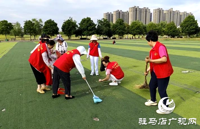 遂平縣見義勇為志愿者服務隊開展環境衛生清潔行動