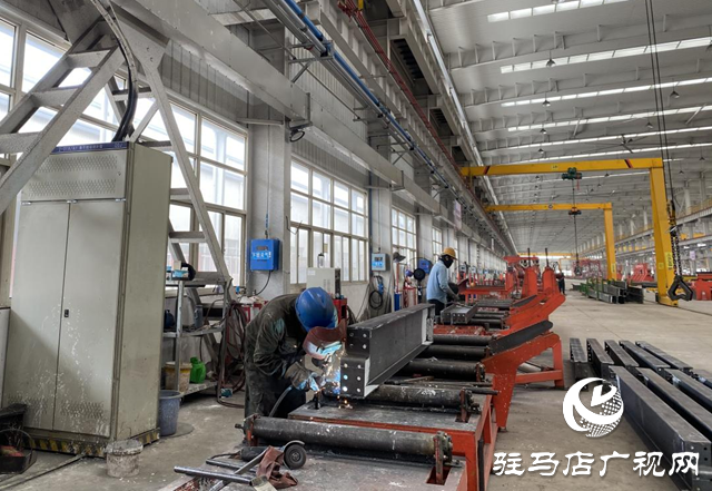 驛城區(qū):企業(yè)開足馬力趕訂單 二季度經(jīng)濟發(fā)展穩(wěn)步向前