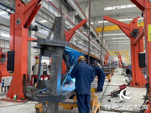 驛城區(qū):企業(yè)開足馬力趕訂單 二季度經(jīng)濟發(fā)展穩(wěn)步向前