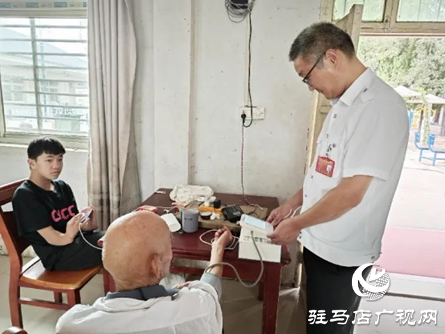 遂平縣:清潔敬老院 情暖老人心