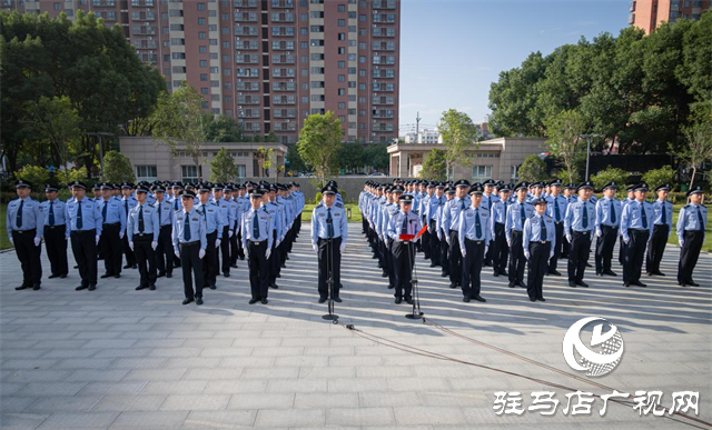 駐馬店市公安局經濟開發區分局舉行國慶升旗儀式