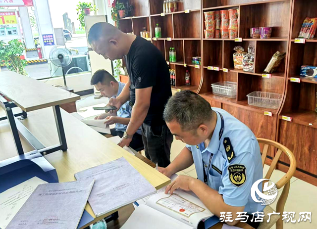 駐馬店市生態環境局遂平分局對轄區加油站進行專項檢查