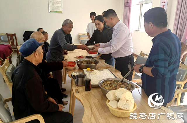 平輿縣李屯鎮：九九重陽節 情滿敬老院