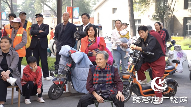 遂平縣：文藝展演進社區 老人歡度重陽節