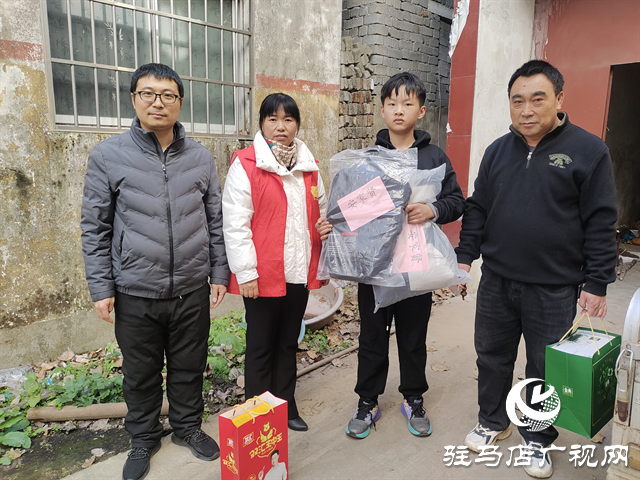 駐馬店市經濟開發區賈莊居委會開展關愛未成年人走訪活動