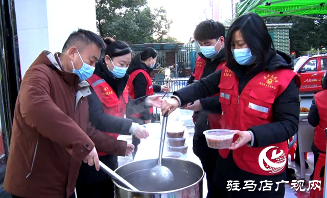 遂平縣：愛心臘八粥 情暖環衛工