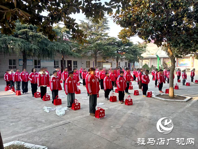 泌陽縣下碑寺:“校服圓夢(mèng)計(jì)劃”點(diǎn)亮希望