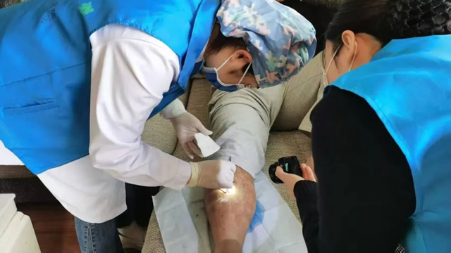  “豫健護(hù)理到家”解決患者換藥難題，上門(mén)護(hù)理暖人心