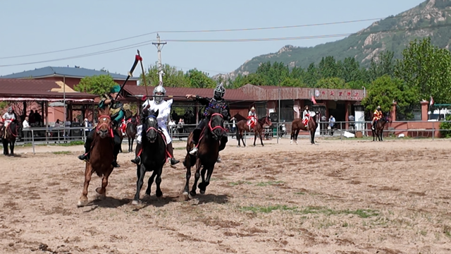 “五一”假期呼朋喚友  游山玩水騎馬露營 ——泌陽縣下碑寺鄉角子山馬術文化藝術節開幕