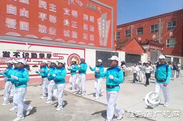 新蔡縣河塢鄉初級中學火熱開展科學健步走活動