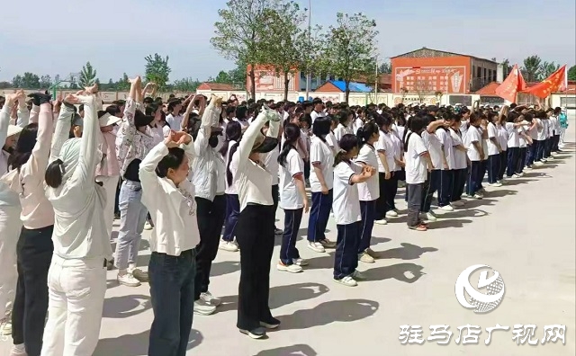 新蔡縣河塢鄉初級中學火熱開展科學健步走活動