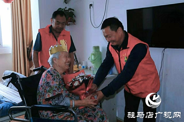 新蔡縣櫟城鎮:一場跨越血緣的母親節溫情禮贊