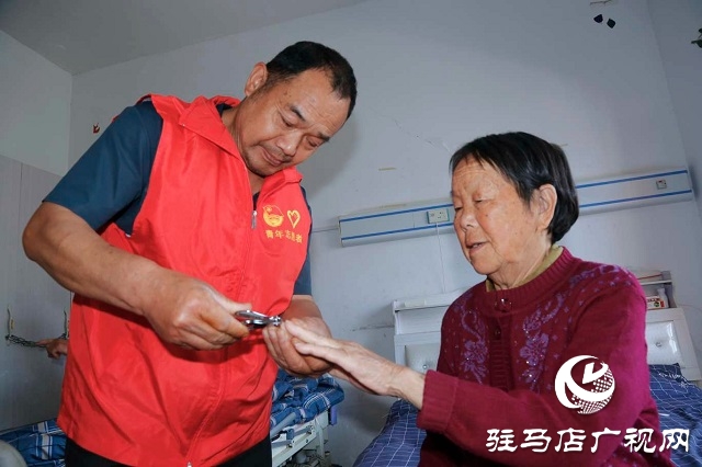 新蔡縣櫟城鎮:一場跨越血緣的母親節溫情禮贊