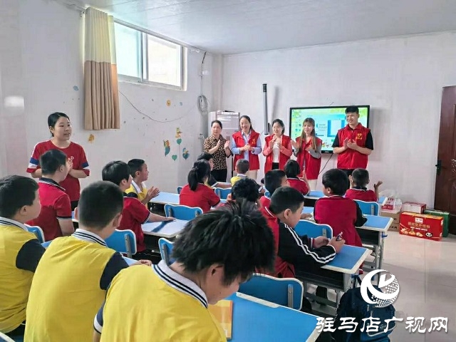 中共新蔡縣委黨校開展“牽起愛心之手，同看美麗風景”愛心助殘志愿服務活動