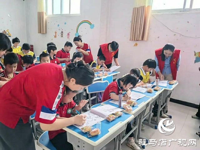 中共新蔡縣委黨校開展“牽起愛心之手，同看美麗風景”愛心助殘志愿服務活動