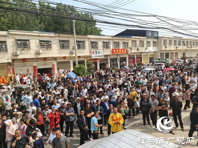 ?非遺盛宴！王店大裝閃耀高店鎮，傳統魅力引萬人圍觀