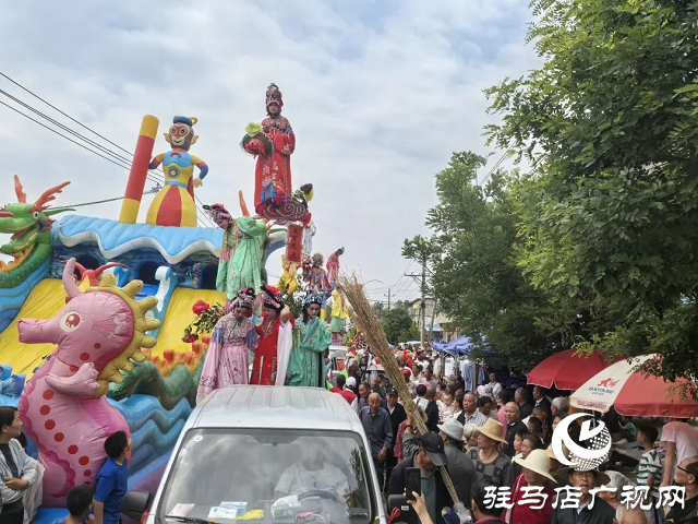 ?非遺盛宴！王店大裝閃耀高店鎮，傳統魅力引萬人圍觀