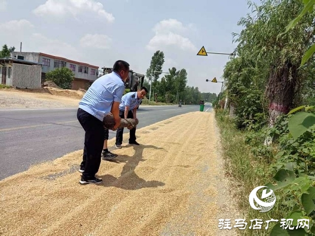  新蔡縣佛閣寺鎮：清理占道打場曬糧 為道路暢通“護航”