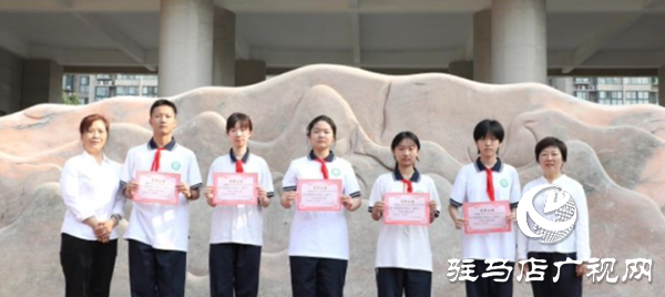 以青春之名 赴時代之約 ——2025年駐馬店市第二初級中學小學部入隊暨八年級少先隊員離隊儀式隆重舉行