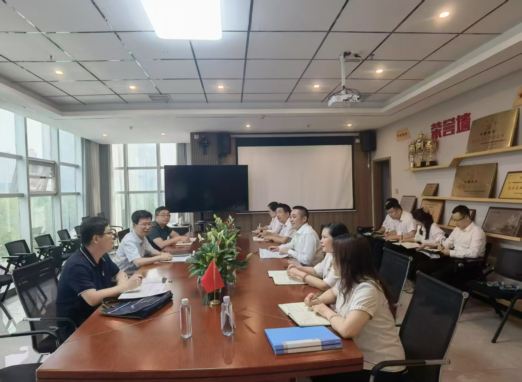 駐馬店市金融監(jiān)管分局調(diào)研組到中華財險駐馬店中支督導(dǎo)調(diào)研