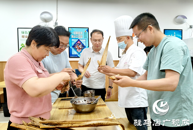 駐馬店市城鄉(xiāng)一體化示范區(qū)管委會(huì)開(kāi)展“我們的節(jié)日·端午”包粽子活動(dòng)