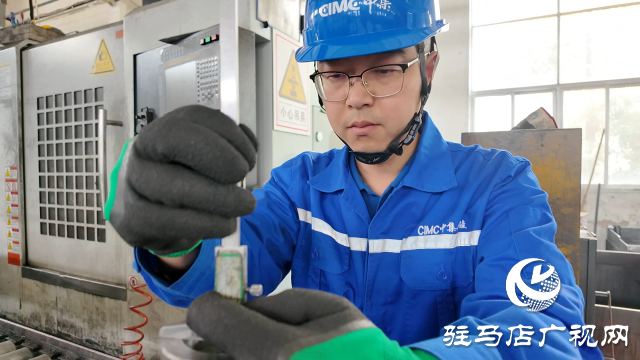 全國勞動模范鐘源:匠心獨具淬火成鋼 星光成炬綻耀輝煌