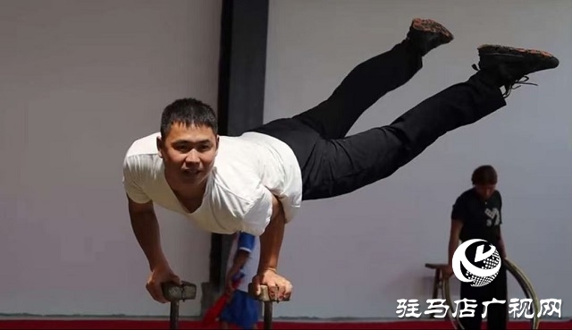 冰火淬煉 匠心傳承:徐永威的雜技傳承之路