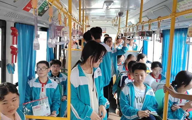 新蔡縣96臺次公交車輛護(hù)航學(xué)子逐夢中考