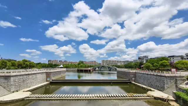 【大美天中】泌陽現“水晶天”！漢風古韻與湖光云影同框