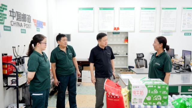 夏日送清涼 關愛沁人心——駐馬店市郵政分公司深入一線慰問高溫堅守員工