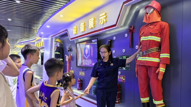 駐馬店市總工會舉行“防范未‘燃’ 安全‘童’行”消防安全教育活動