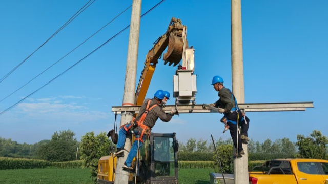 國網確山縣供電公司：凌晨施工保灌溉電力及時解旱情