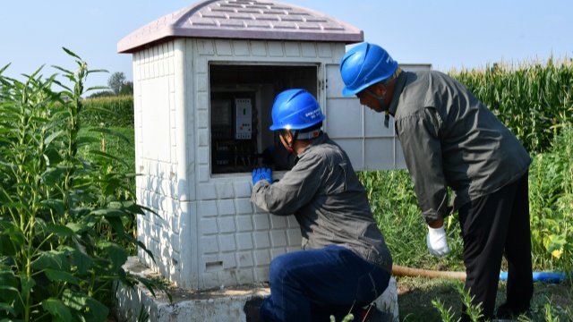 國網(wǎng)確山縣供電公司:開辟用電報(bào)裝“綠色通道”隨時(shí)響應(yīng)抗旱保秋用電需求