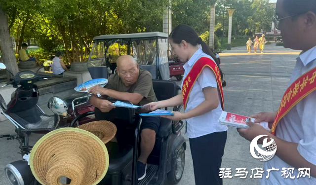 中華財險駐馬店中支開展“打擊代辦退保黑產  共筑保險安全防線”主題宣傳活動