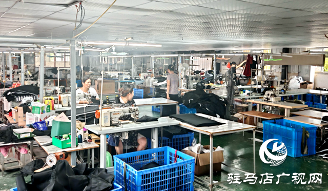 確山縣李新店鎮(zhèn)王樓村：小箱包“縫”出致富路 村民實現(xiàn)家門口就業(yè)增收