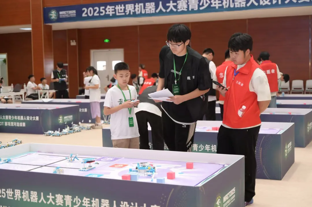 駐馬店實驗小學代表隊從世界機器人大賽載譽歸來