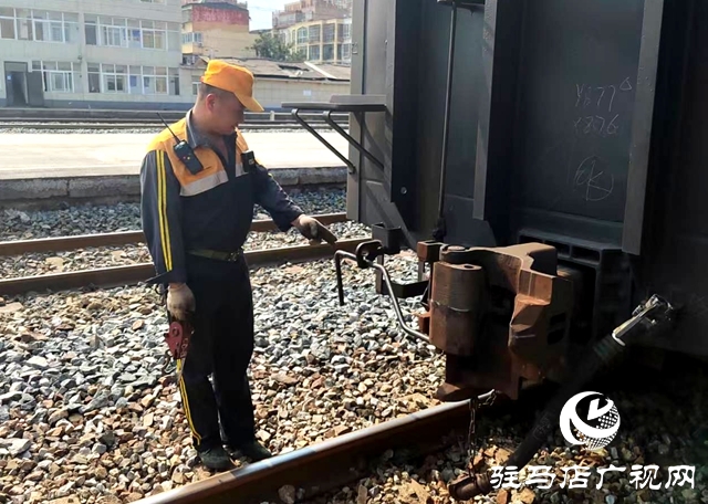 確山火車站:不懼高溫確保運輸暢通