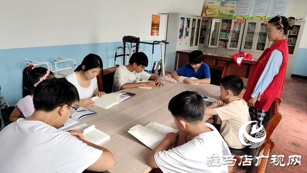 平輿縣廟灣鎮(zhèn)：農(nóng)家書屋暑期飄書香 少年學(xué)子閱讀正當時