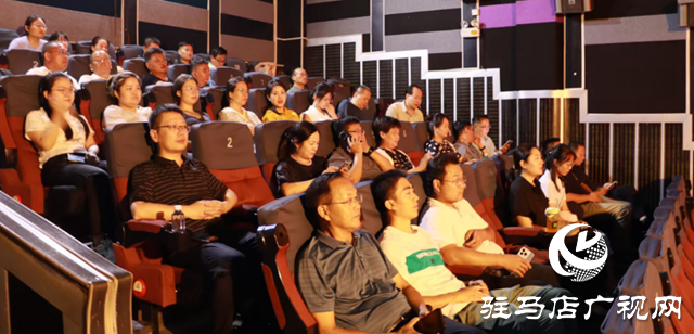  西平縣委組織部與縣人大機(jī)關(guān)聯(lián)合開(kāi)展“紅色觀影”活動(dòng)