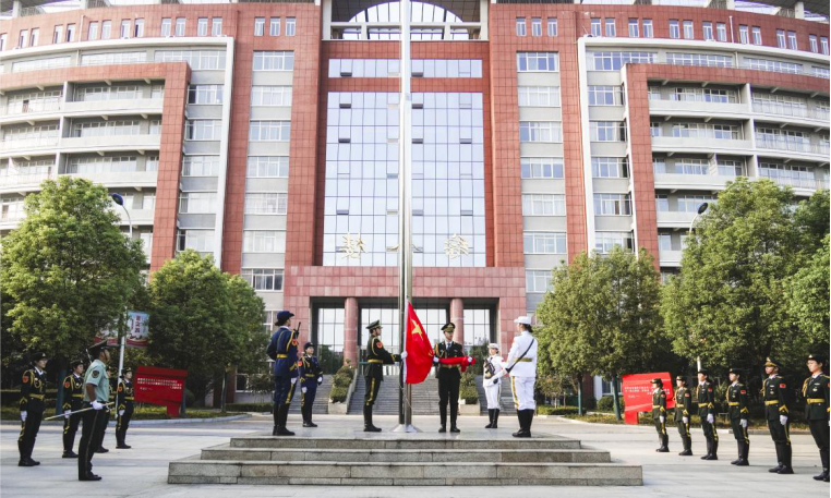 駐馬店幼兒師范高等?？茖W校舉行新學期升旗儀式