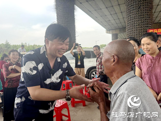 黃河戲劇節“送戲到身邊”：戲曲名家走進社區 經典唱段回蕩街頭