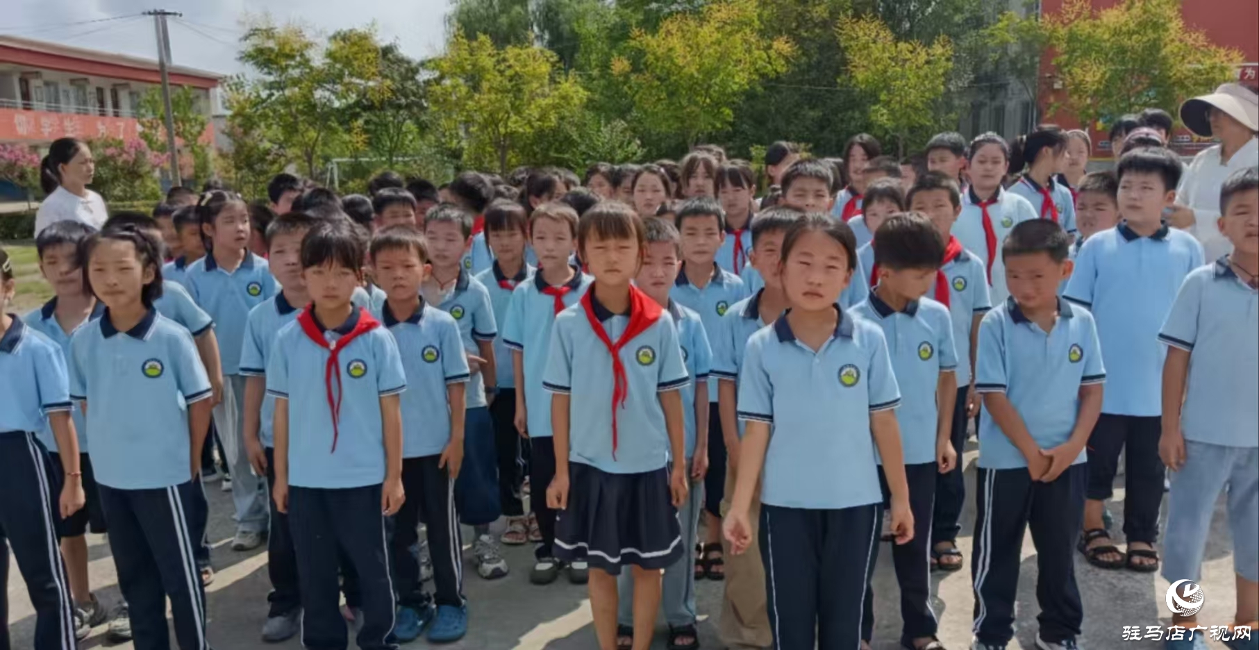 正陽(yáng)縣:企業(yè) 獻(xiàn)愛(ài)心 師生笑顏開(kāi)