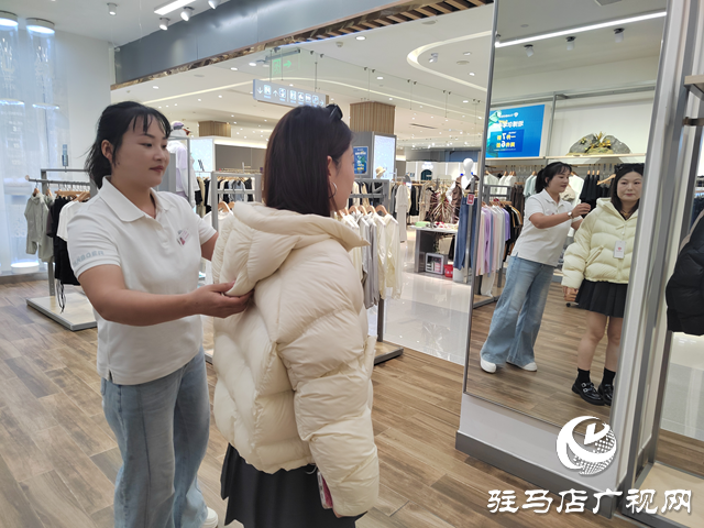 秋意漸濃“暖”先行 反季羽絨服銷售旺