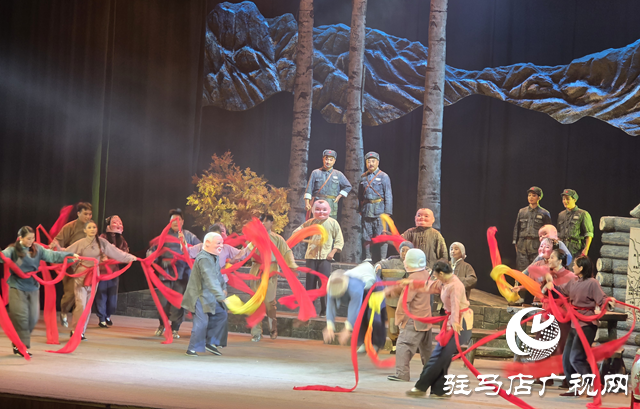 黃河戲劇節(jié)圓滿落幕 豫劇《碧血千古》壓軸上演震撼全場